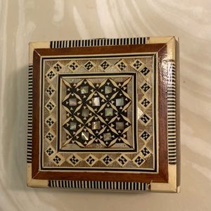 VINTAGE INLAID WOODEN JEWELRY BOX